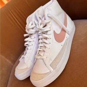 Nike Women's Sneakers - White and Pink